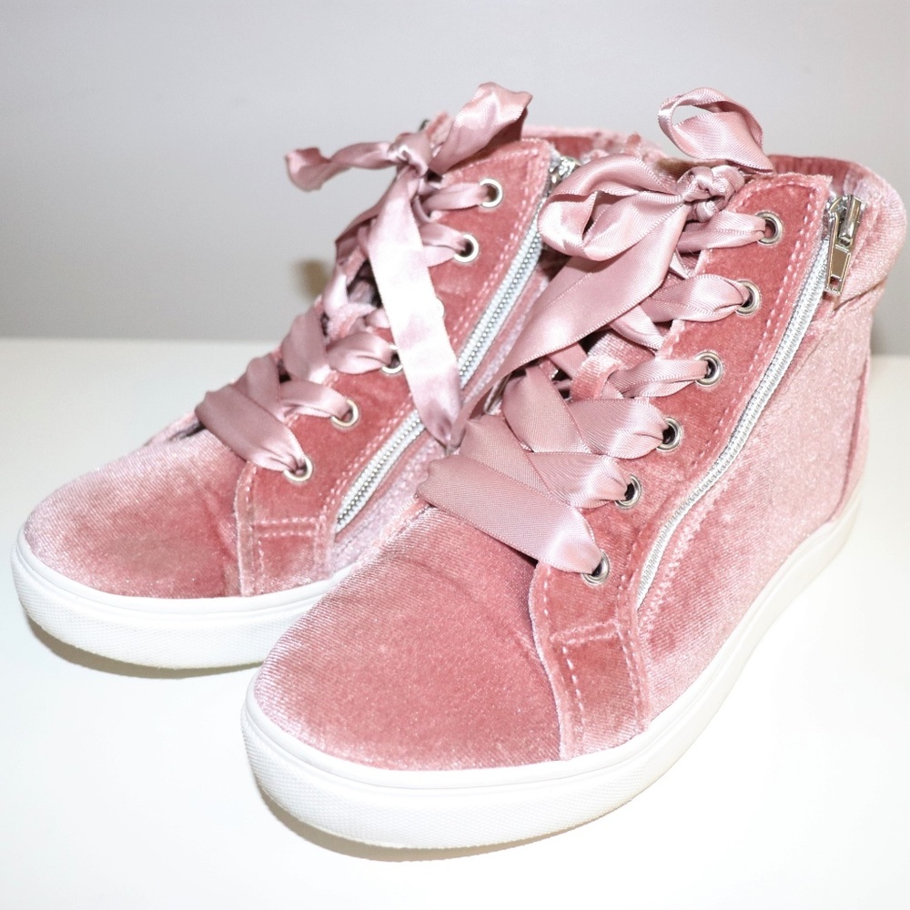 STEVE MADDEN Pink Blush Velvet Sneakers Size 5